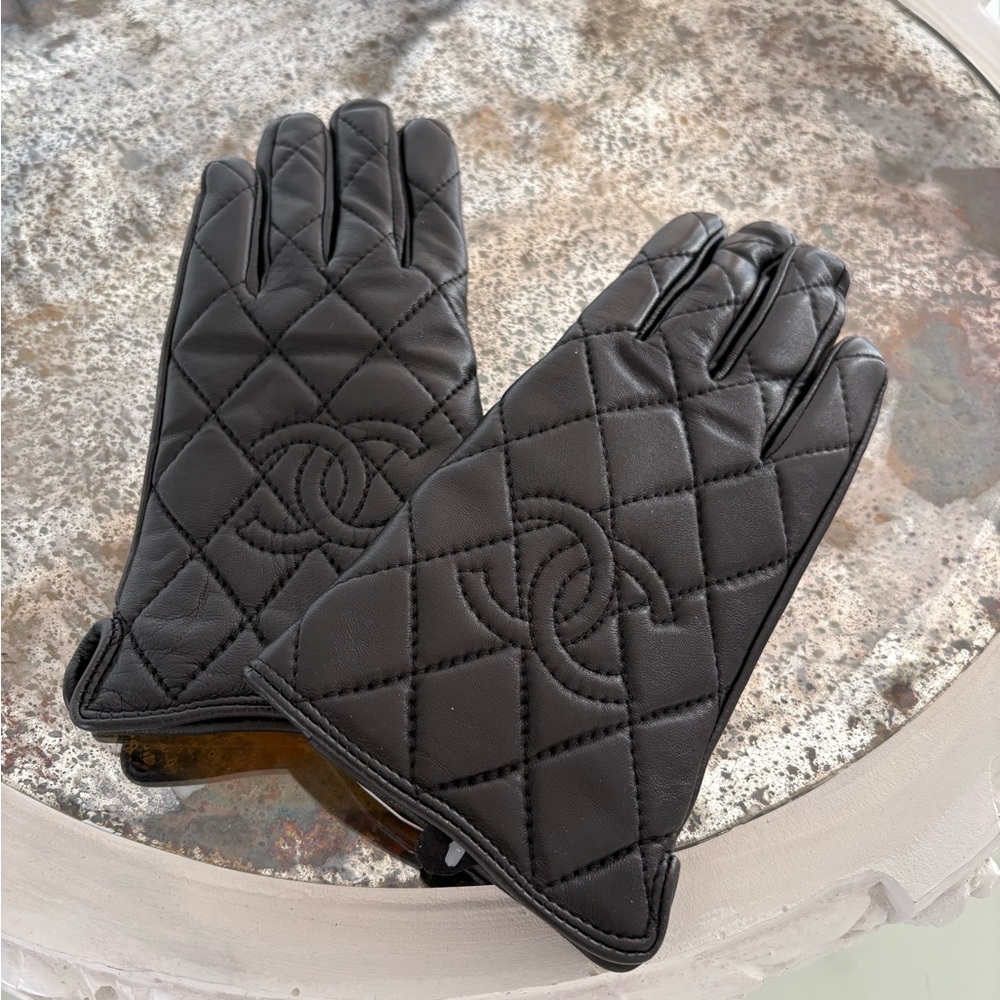 CC Black Quilted Leather Gloves